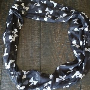 Black and white bow scarf